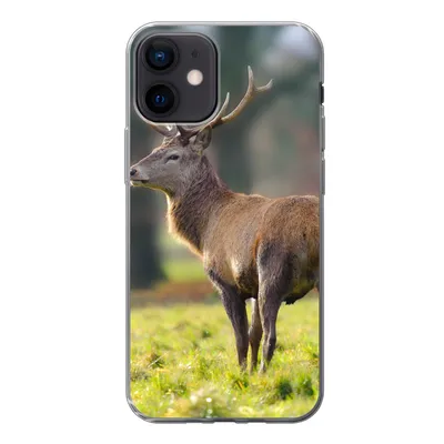 Produktbild von MuchoWow® Handyhülle Schutzhülle Hülle für iPhone 12 Rothirsch - Wiese - Grün Silikon Softcase Handy Hülle - Schutzhülle