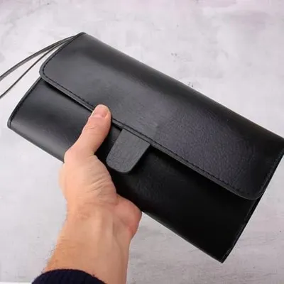 Produktbild von Professionelle Friseurtasche aus Kunstleder mit Scherenholster und Schultergürtel