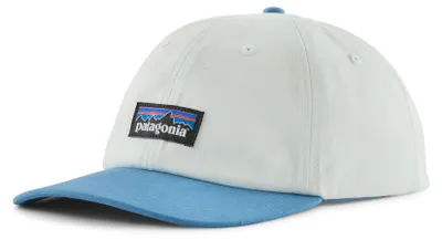Imagen del producto de Etiqueta Patagonia P-6, modelo "Trad Cap", color blanco/azul marino.