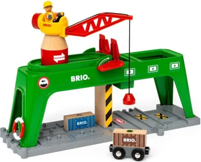 Zdjęcie produktu dla BRIO World 33996 Kolejowy terminal załadunkowy - z ruchomym dźwigiem do przenoszenia towarów na kolej, drogę i statek - zalecany dla dzieci w wieku od 3 lat