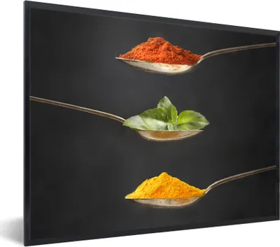 Produktbild von MuchoWow® Gerahmtes Poster Kräuter - Löffel - Gewürze - Schwarz - Italienisch 80x60 cm - Poster mit Schwarzem Bilderrahmen Wandposter Rahmen Foto Bilder - Schwarzem - Mit Gestell