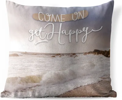 Produktbild von MuchoWow® Outdoor Kissen - Komm, werde glücklich' - Sprichwörter - Zitate - 60x60 cm - Wetterfest - Lounge Kissen - Dekoration - Schlaf Kissen