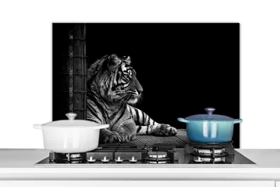 Produktbild von KitchenYeah®  Spritzschutz Küche - Küchenrückwand - Wandschutz für Herd und Spüle - Tiger - Tiere - Schwarz - Weiß 90x60 - Alu-Dibond (Alternative zum Spritzschutz aus Glas) - Hitzebeständig - Herdspr