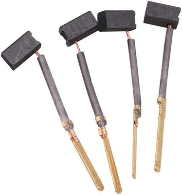 Imagen del producto de 4 piezas de escobillas de motor para herramientas eléctricas. Dimensiones: 5,8 x 7 x 13,2 mm