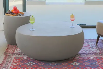 Produktbild von IKARIA Kieselstein Couchtisch aus Beton | natursteinoptik | einzigartig | 107.5 x 100.5 x 41 cm