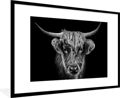Produktbild von MuchoWow® Gerahmtes Poster Schottischer Highlander - Schwarz - Kuh - Tiere 90x60 cm - Poster mit Schwarzem Bilderrahmen Wandposter Rahmen Foto Bilder - Wanddekoration - Fotos