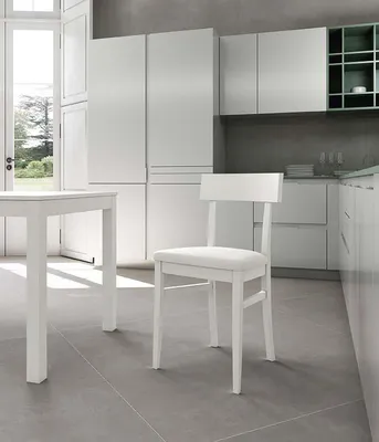 Produktbild von Monaco - Stuhl aus lackiertem Holz und weißem Kunstleder 2-tlg