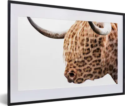 Produktbild von MuchoWow® Gerahmtes Poster Schottischer Highlander - Pantherdruck - Weiß 60x40 cm - Poster mit Schwarzem Bilderrahmen Wandposter Rahmen Foto Bilder - Schlafzimmer - Plakat in Rahmen - Drucken