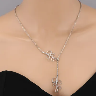 Produktbild von Halskette mit Blätter Anhänger Silber