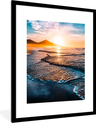 Produktbild von MuchoWow® Gerahmtes Poster Sonnenuntergang - Meer - Berg - Horizont - Landschaft - Blau 60x80 cm - Poster mit Schwarzem Bilderrahmen Wandposter Rahmen Foto Bilder - Wohnzimmer - Dekorationen - Prämie