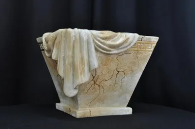 Zdjęcie produktu dla Design Vasen Vase Dekoration Deko XXL Vase mit Schärpe 27,5 cm Pokal Medusa