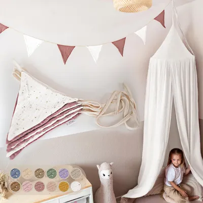 Produktbild von Handgemachte Wimpelkette aus Musselin Kinderzimmer Gold Applikation