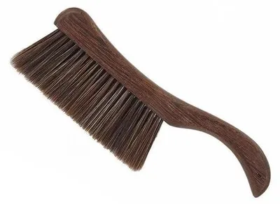 Image de Balayette en bois, avec manche en bois et brosse souple à poils, pour le nettoyage et l'entretien de la cuisine.