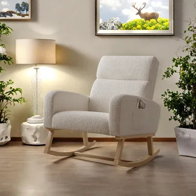 Immagine prodotto di Sedia a dondolo Fortuna Lai Beige con tessuto sherpa, gambe in legno massiccio, stile scandinavo