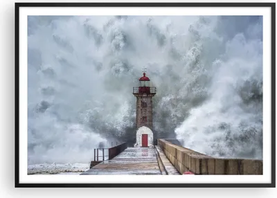 Produktbild von Gerahmtes Poster - Schwarzer Rahmen - Laterne Meer Sturm - 100x70 cm - Wand Bild - Wanddeko - Wandbilder - Kunstposter - Wandposter - Bilderrahmen - Bilder - Kunstdruck - P2BAA100x70-5003