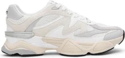 Produktbild von Kaufen Sie den Steve Madden Speeder Weiß bei Kicksshop. Stilvoller weißer Damenschuh mit komfortablem Design und sportlichem Look.