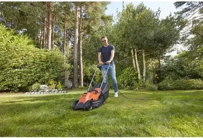 Immagine prodotto di Black & Decker Elektro-Rasenmaeher,1200W,32cm