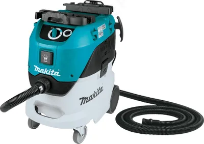 A Makita wet/dry vacuum cleaner is shown against a white background.