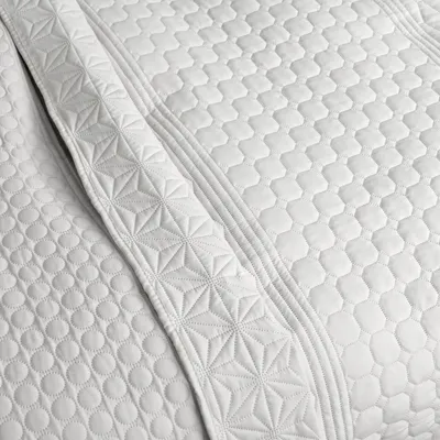 Produktbild von HOMELEVEL Tagesdecke Bett & Sofaüberwurf Bettüberwurf Sofa Tages Decken Betthusse XXL Decke Überwurf (220cm x 240cm, Weiß gemustert)