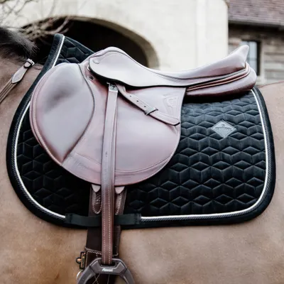Produktbild von Kentucky Horsewear Springschabracke Basic Velvet Sattelunterlage Schwarz Full