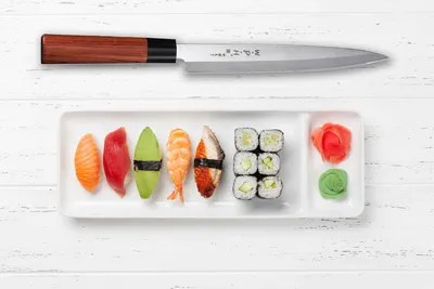 Produktbild von Ein Messer viele Namen Sashimi Sushi Yanagiba Knife Das Fischmesser für viele Anwendungen rot