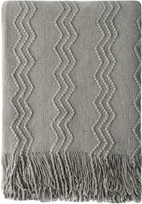 Produktbild von Domarex Akryl-Strickdecke mit Fransen 130x170 cm - Weich, Warm und Dick - Perfekt für Sofa und Bett - Dekorativer Überwurf für Gemütliche Abende - Gra