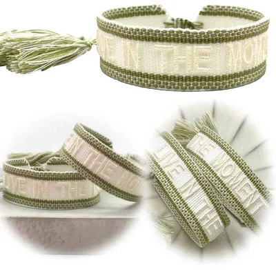 Produktbild von LS-LebenStil Canvas Statement Armband Live in The Moment besticktes Stoffarmband gewebt textiles Quasten Spruch Boho Geschenk Freundschaftsarmband