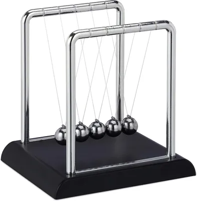 Produktbild von Newton Pendel, klassisches Kugelstoßpendel, 5 Kugeln, Physik Deko für Büro & Schreibtisch, Kugelpendel, Silber, 13,5 x 13,5 x 11,5 cm