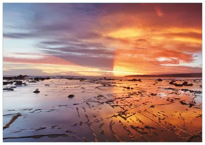 Produktbild von Wallario Premium Glasbild, freischwebende Optik, kräftige Farben, Größe 100 x 70 cm Motiv Wattwanderung am Meer bei Sonnenuntergang