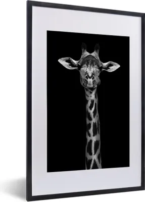 Produktbild von MuchoWow® Gerahmtes Poster Giraffe - Tiere - Porträt - Schwarz 40x60 cm - Poster mit Schwarzem Bilderrahmen Wandposter Rahmen Foto Bilder - Poster in Rahmen