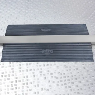 Produktbild von Gummirampe 900x200x30 mm, 2 Stück, Antirutsch, schalldämpfend, für Rollstuhl Rollator