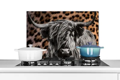 Produktbild von KitchenYeah®  Spritzschutz Küche - Küchenrückwand - Wandschutz für Herd und Spüle - Schottisches Hochlandrind - Pantherdruck - Tiere 70x50 - Alu-Dibond (Alternative zum Spritzschutz aus Glas) - Hitzeb