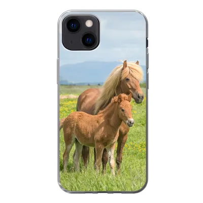 Produktbild von MuchoWow® Handyhülle Schutzhülle Hülle für iPhone 13 Pferde - Fohlen - Gebirge Silikon Softcase Handy Hülle - Karteninhaber