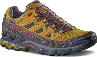 Wanderschuh "Ultra Raptor II Gtx" von La Sportiva in Gelb und Grau mit roten Akzenten und griffiger Sohle.