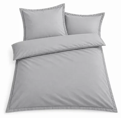 Produktbild von Renforcé-Bettwäsche mit Stehsaum aus 100 % Baumwolle, 155x220 + 80x80 cm, Silber – atmungsaktiv, hautsympathisch und pflegeleicht, KI-generiertes Bild