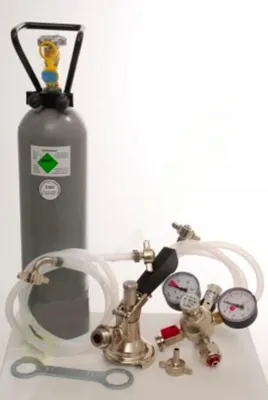 Produktbild von Zubehörpaket für Pygmy, 1-leitig mit 5 Liter Adapter und 2kg Co2 Flasche