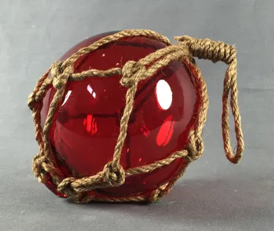 Produktbild von Deko Fischerkugel aus Glas rot 13 cm Tauwerk Netz