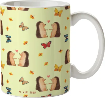 Produktbild von Mr. & Mrs. Panda Teetasse Igel Liebe - Gelb - Geschenk, Freund, Kaffeebecher, Kaffeetasse, Hochzeitstag, Verlobung, Keramiktasse, Freundin, Keramikbecher, Tasse