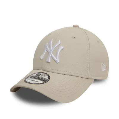 A cream-colored New York Yankees baseball cap with a white embroidered logo.