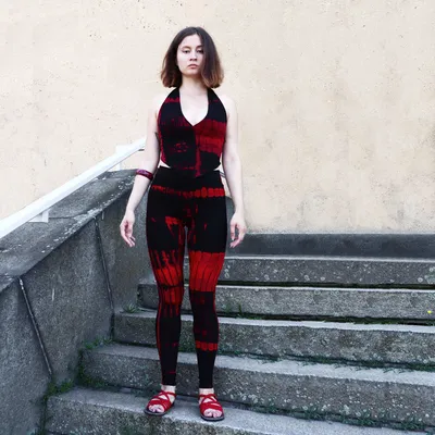 Produktbild von Neckholder - Top - Crop Top - Jersey - Batik - Tie dye - Birch - rot - schwarz