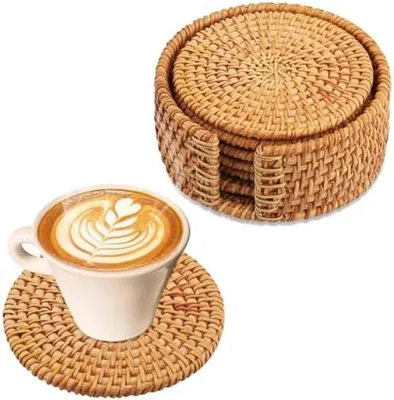 Productafbeelding van PromoHome® Rieten onderzetters – set van 6 stuks met houder – Natuurlijk en hittebestendig