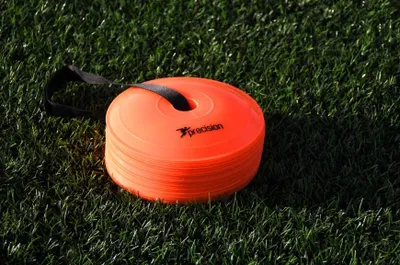 Produktbild von Precision flache Trainingshütchen orange Set 40 Sportmarkierungen