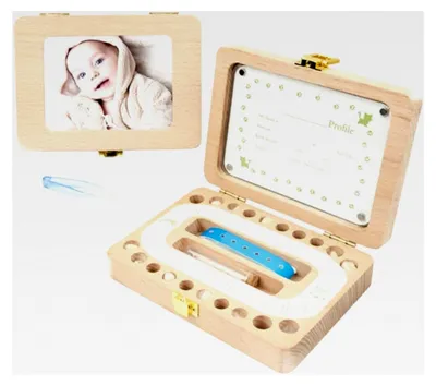 Produktbild von Zahnsammelbox aus Holz für Haaraufbewahrung mit magnetischem Erinnerungsblatt und Trennfächern zur Organisation von Milchzähnen