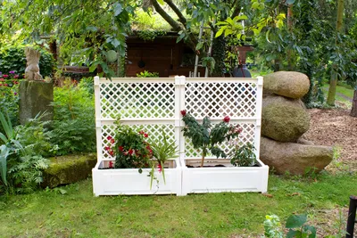 Produktbild von KHW Pflanzkasten 100 cm mit Spalier, 100 x 43 x H 140 cm, hochwertiger Kunststoff, stabil, UV-/wetterbeständig, Farbe: Weiß, Lieferung 2er Set.