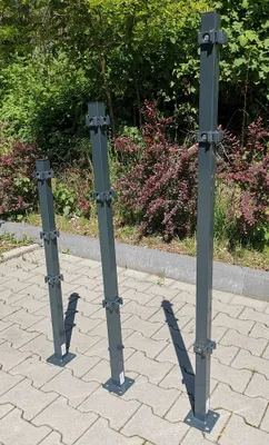 Produktbild von Eckpfosten 90 cm mit Montageplatte bzw. Fuß für Stab- u. Doppelstabmatte anthrazit (RAL 7016)