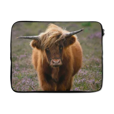 Produktbild von MuchoWow® Laptop Hülle 15 Zoll Schottische Hochlandbewohner - Heidelandschaft - Tiere Laptoptasche - Laptoptasche - Sleeve - Rundum-Schutz