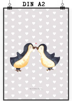 Produktbild von Mr. & Mrs. Panda Bild Pinguin Liebe DIN A2 - Grau Pastell - Geschenk, Verlobter, glücklich, Hochzeitstag, wanddeko, Pinguine, kunstdruck poster, Vertraut, drucke
