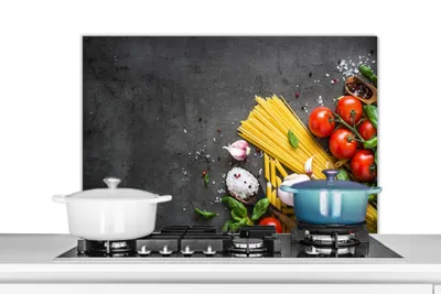 Produktbild von KitchenYeah®  Spritzschutz Küche - Küchenrückwand - Wandschutz für Herd und Spüle - Nudeln - Kräuter - Tomate - Gewürze - Rustikal 80x55 - Alu-Dibond (Alternative zum Spritzschutz aus Glas) - Hitzebes