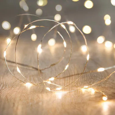 Produktbild von Lights4fun 200er LED Micro Lichterkette auf silbernem Draht warmweiß strombetrieben