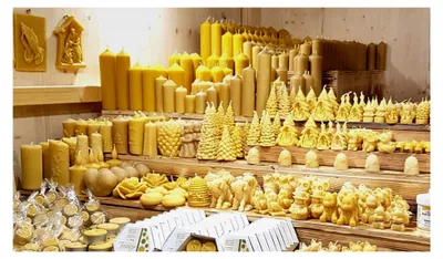 Produktbild von Engel Teelichter aus Bienenwachs – 4er Set – Handgegossen aus 100% reinem Bienenwachs – Ø 35 x 55 mm – 32 g – Aromatischer Duft – Natürliche Weihnachts- und Adventsdekoration